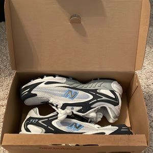 NIB New Balance achieve sneakers size 8.5. Mix of blues and white
